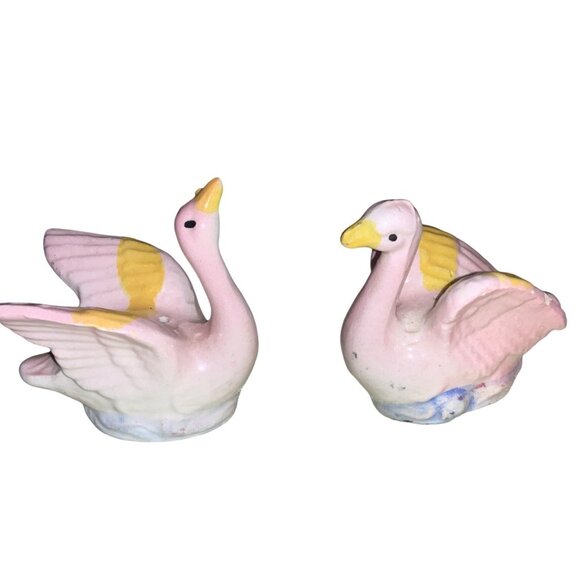 Pink Swan salt and Pepper Shaker Set - Picture 1 of 13